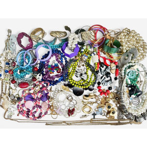 Huge Vintage Jewelry Lot 107 pcs Mixed Necklaces Bracelets Earrings Brooches